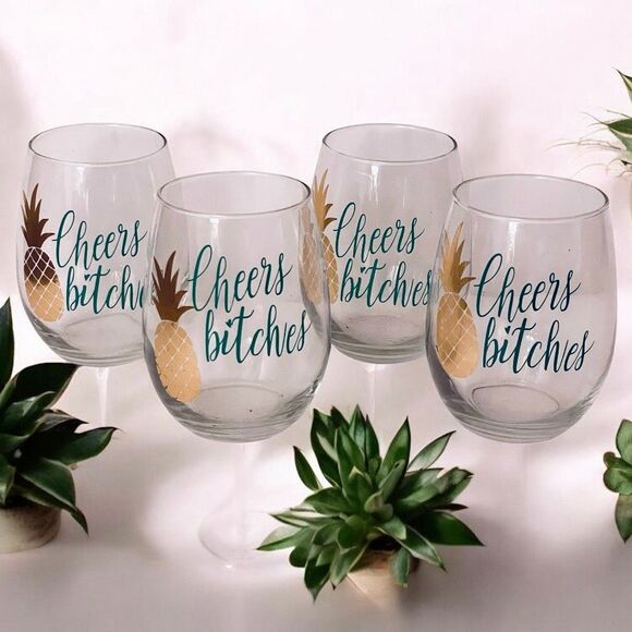 New 4 Gorgeous Stemless Green Gold Pineapple Cheers Bitches 24oz Wine Glasses - Picture 1 of 11